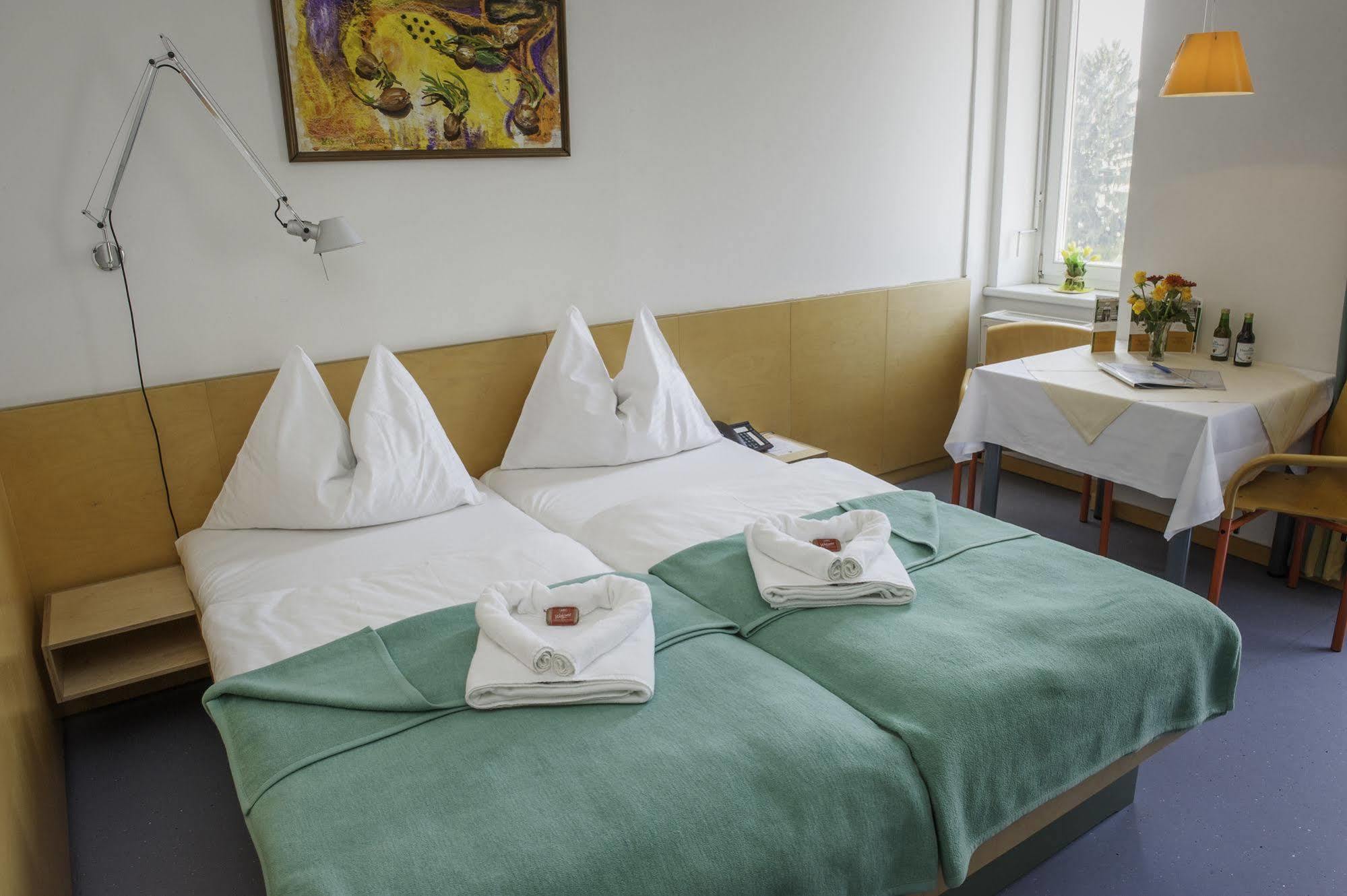 Haus Mobene - Hotel Garni Γκρατς Εξωτερικό φωτογραφία