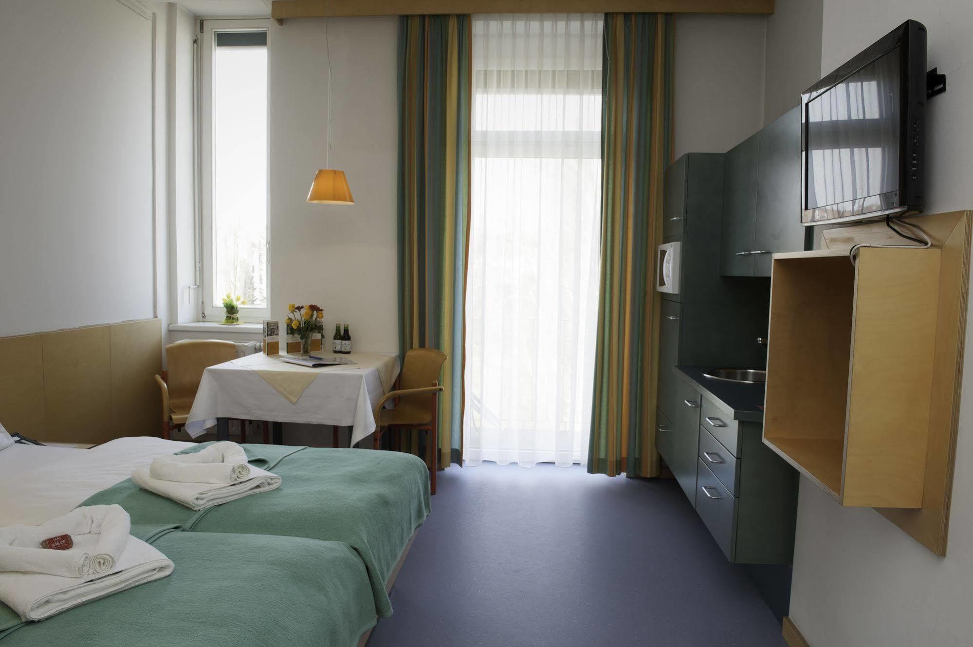 Haus Mobene - Hotel Garni Γκρατς Εξωτερικό φωτογραφία
