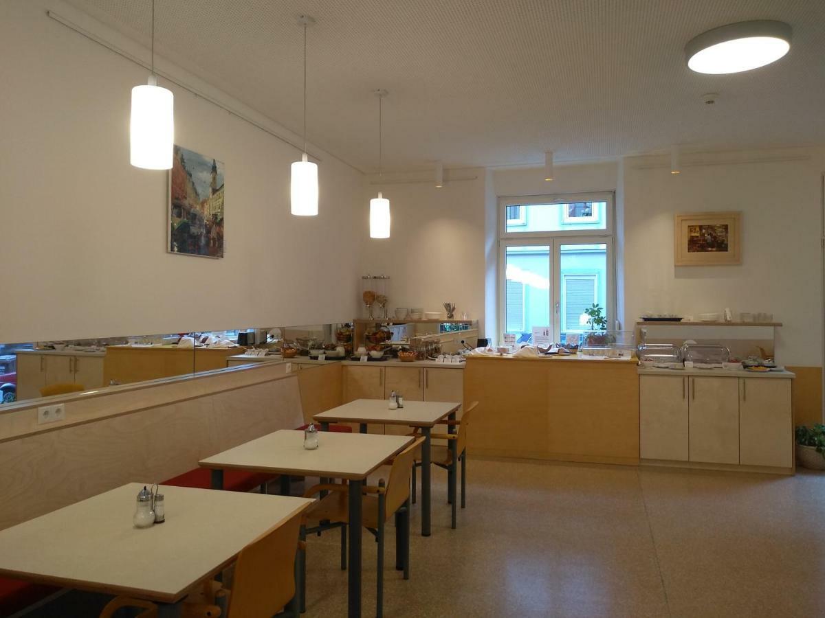 Haus Mobene - Hotel Garni Γκρατς Εξωτερικό φωτογραφία