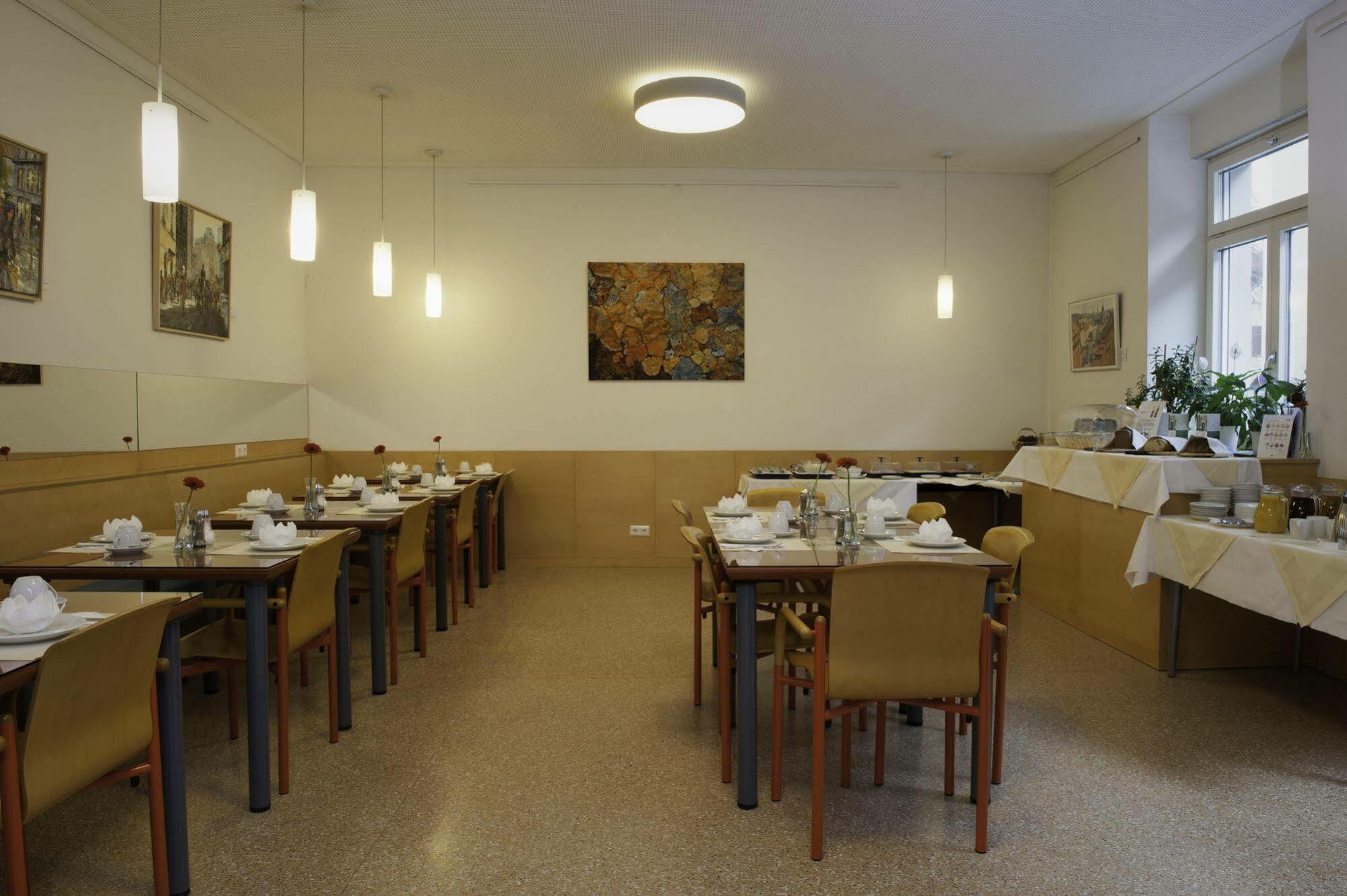 Haus Mobene - Hotel Garni Γκρατς Εξωτερικό φωτογραφία